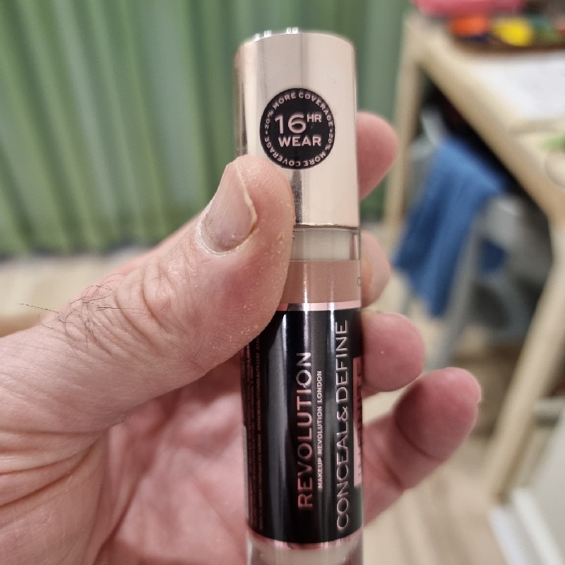 کانسیلر REVOLUTION