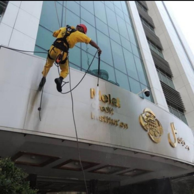 خدمات کار در ارتفاع با طناب